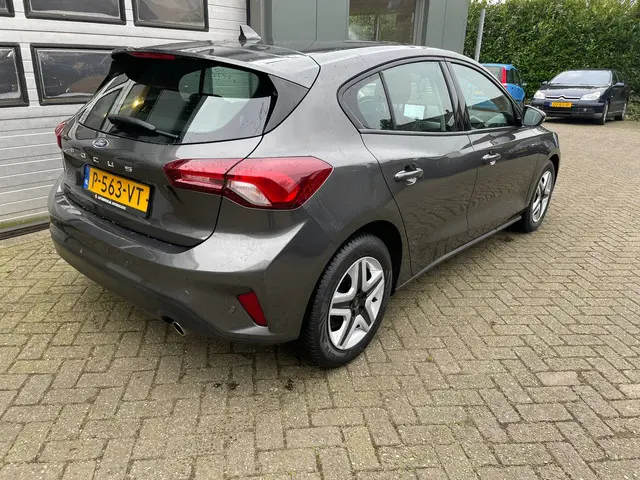 Ford Focus 1.0 EcoBoost Connected 2022 Benzine 4
