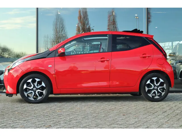 Toyota Aygo 1.0 VVT-i X-JOY AUT. 2019 Benzine 12