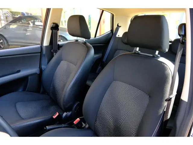 Hyundai i10 1.0 i-Drive 5-drs Elektr. ramen 2013 Benzine 16