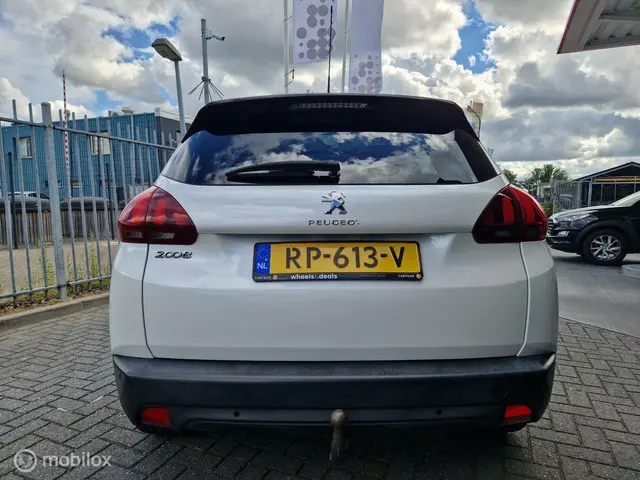 Peugeot 2008 1.2 PureTech Blue Lion 2018 Benzine 6