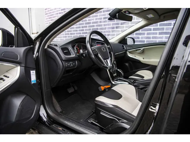 Volvo V40 Cross Country 1.5 T3 Momentum 2016 Benzine 16