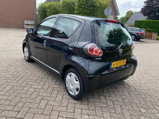 Toyota Aygo 1.0 VVT-i Now 2013 Benzine 3