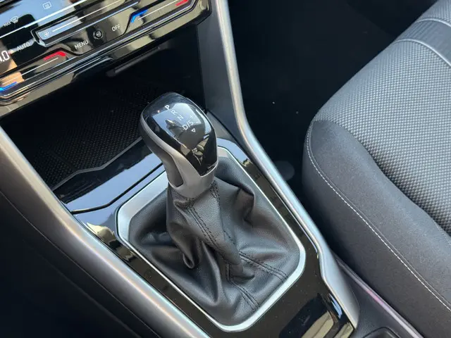 Volkswagen T-Roc 1.5 TSI Life Business 2024 Benzine 19