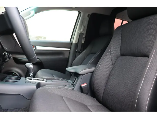 Toyota Hilux 2.4 D-4D Double Cab Challenger 2024 Diesel 19