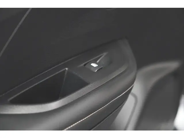 Peugeot 2008 PureTech 100 Allure 2024 Benzine 29