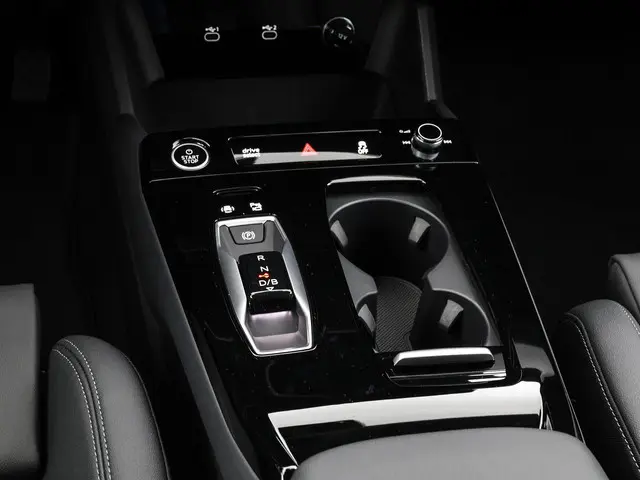 Audi Q6 e-tron Advanced edition 252 PK 2025 Elektrisch 33