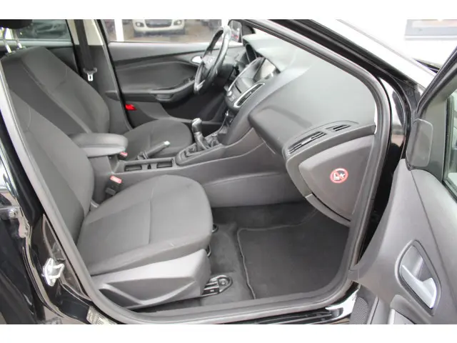 Ford Focus Wagon 1.0 Trend Edition 2015 Benzine 16