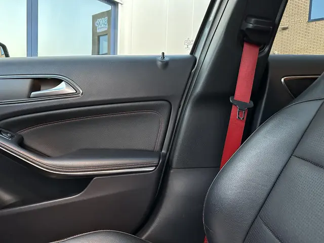 Mercedes-Benz A-Klasse AMG 45 4MATIC 2014 Benzine 13