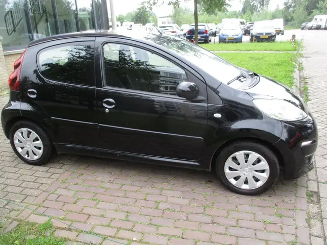 Peugeot 107 1.0 Active 2012 Benzine 3