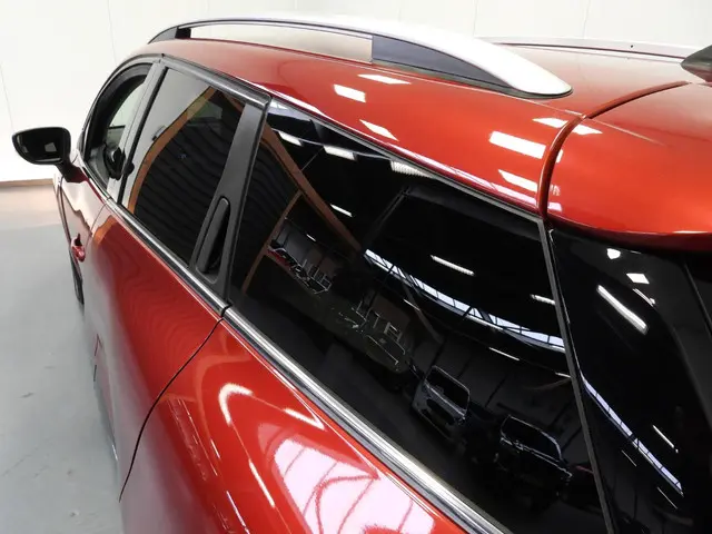 Renault Clio Estate 0.9 TCe Limited 2016 Benzine 26