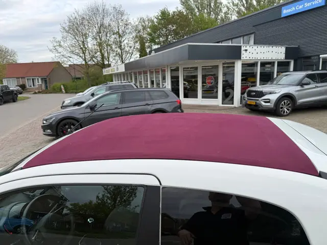 Peugeot 108 1.2 VTi Allure 2014 Benzine 15