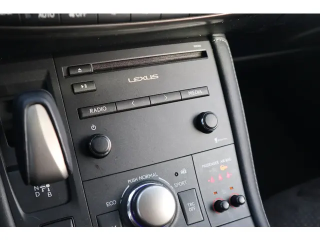 Lexus CT 200h 25th Edition 2015 Hybride Benzine 16
