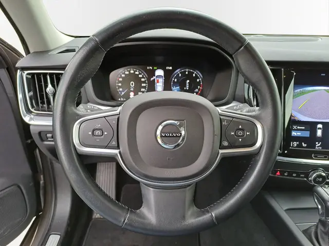 Volvo V60 2.0 T5 Momentum 2018 Benzine 38