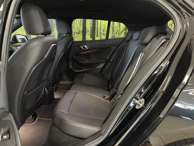 BMW 1 Serie 118i Business Sport Line 2021 Benzine 31