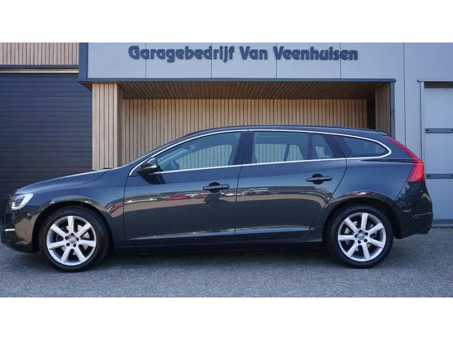 Volvo V60 1.5 123PK T2 Automaat Kinetic 2017 Benzine 2