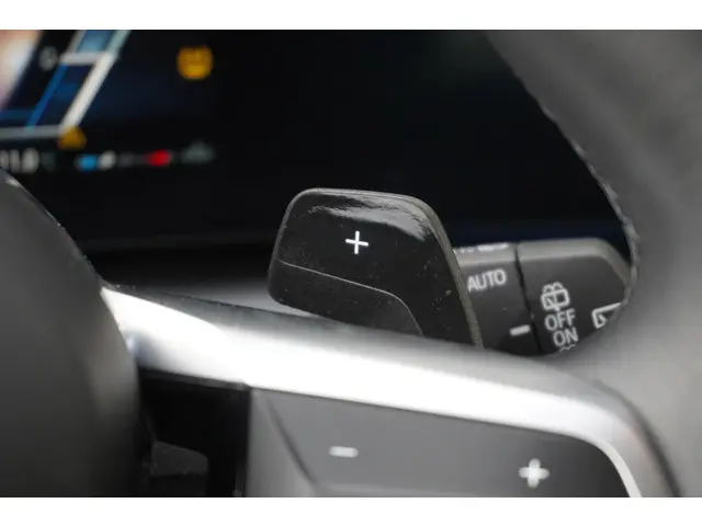 BMW 1 Serie 120 2025 Benzine 13