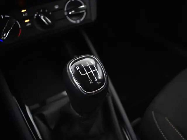 Škoda Kamiq 1.0 Tsi 110pk Ambition 2023 Benzine 16