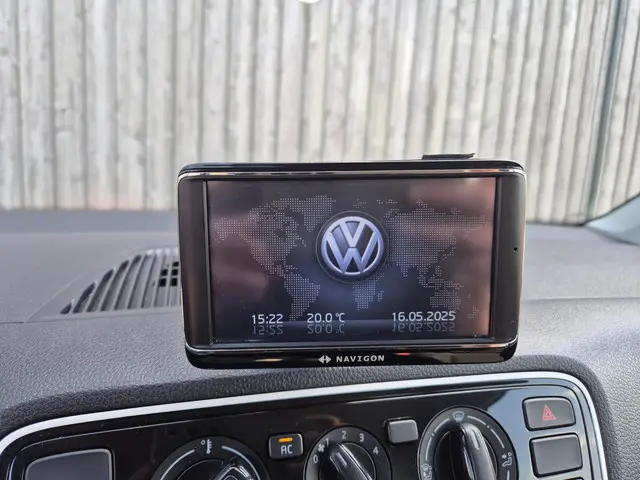 Volkswagen up! 1.0 high up! 75pk Airco, Navi 2012 Benzine 11