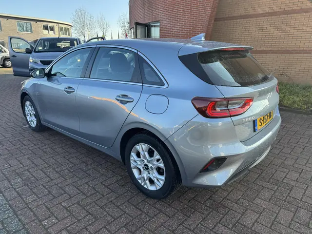 Kia Ceed 1.5 T-GDi DynamicLine, Full Led, 2023 Benzine 7