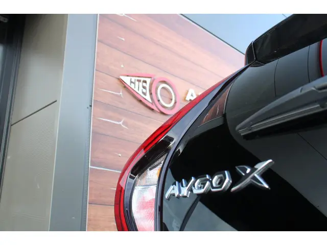 Toyota Aygo X 1.0 VVT-i S-CVT first 2023 Benzine 33