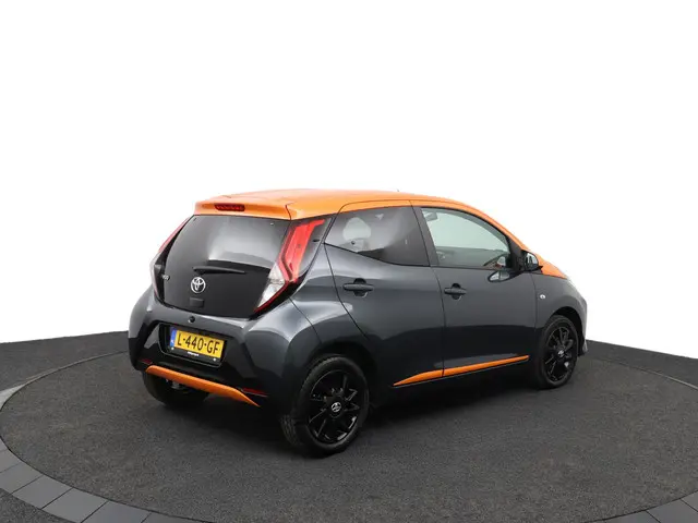 Toyota Aygo 1.0 VVT-i x-JBL 2021 Benzine 2