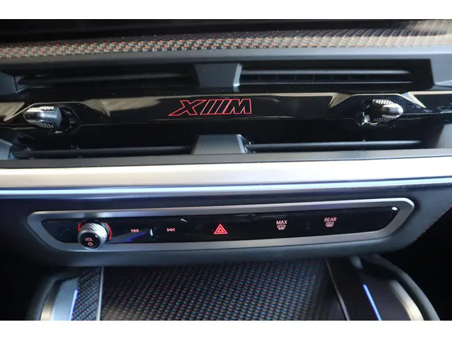 BMW XM Label Red 2024 Hybride Benzine 22