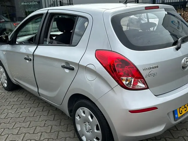 Hyundai i20 1.4i i-Vision 2013 Benzine 7