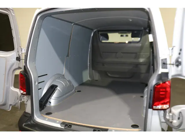 Volkswagen Transporter 2.0 TDI L1 H1 Airco 2022 Diesel 15