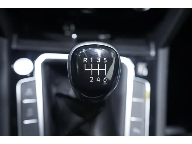 Volkswagen Passat 1.5 TSI Elegance 2020 Benzine 26