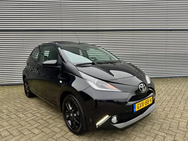 Toyota Aygo 1.0 VVT-i x-now 2016 Benzine 2