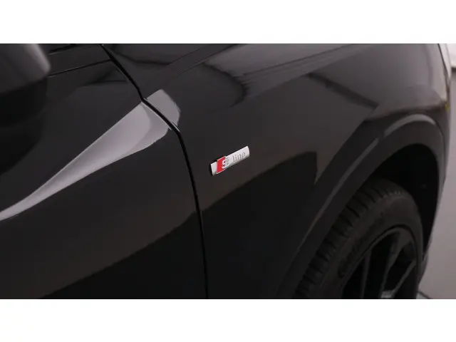 Audi Q3 45 TFSI e S edition 2025 Hybride Benzine 25