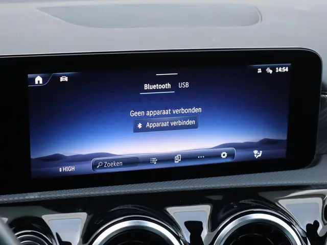 Mercedes-Benz A-Klasse 180 Business Line 2023 Benzine 23