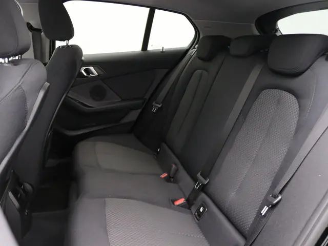 BMW 1 Serie 5-deurs 118i 2020 Benzine 8