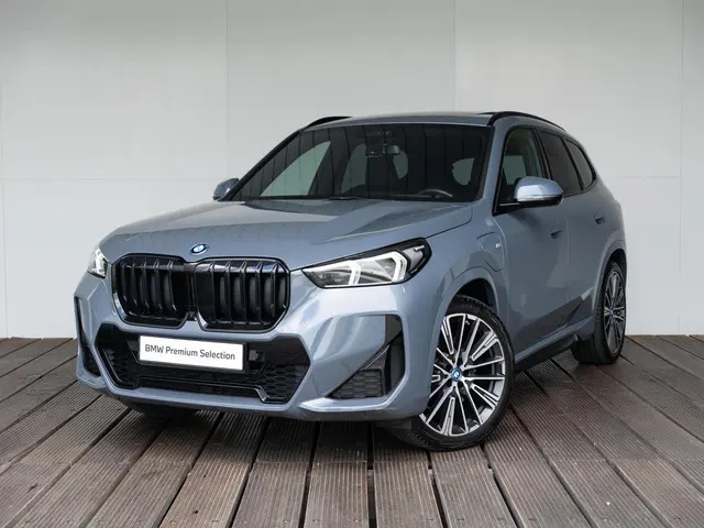 BMW X1 xDrive30e 2023 Hybride Benzine 44