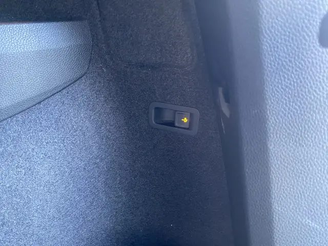 Škoda Karoq 1.0 TSI Business Edition 2021 Benzine 31