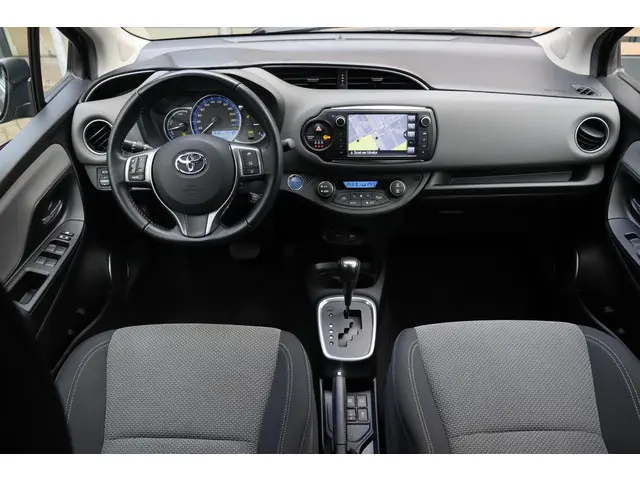 Toyota Yaris 1.5 Hybrid Trend 2017 Hybride Benzine 29