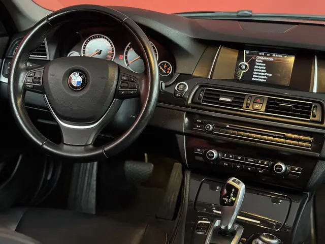 BMW 5 Serie Touring 520i Luxury Edition 2014 Benzine 4