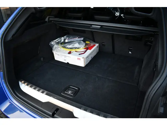 BMW 3 Serie Touring 330e M-Sport 2022 Hybride Benzine 25