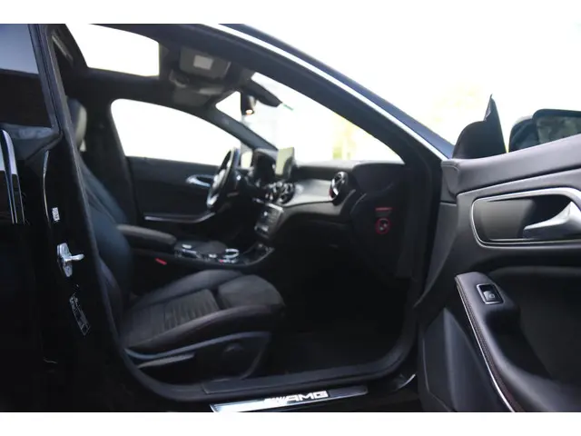 Mercedes-Benz CLA AMG 45 4MATIC 2017 Benzine 17