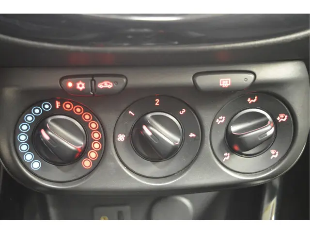 Opel ADAM 1.2 2015 Benzine 18