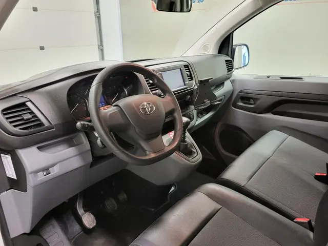 Toyota ProAce Worker 2.0D 145PK L2/H1 Euro 6! 2022 Diesel 4