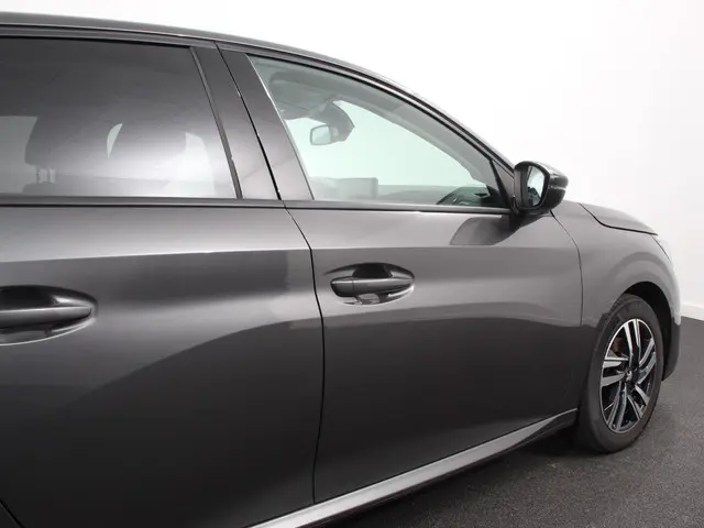 Peugeot 208 1.2 100pk Turbo Allure Pack 2023 Benzine 30