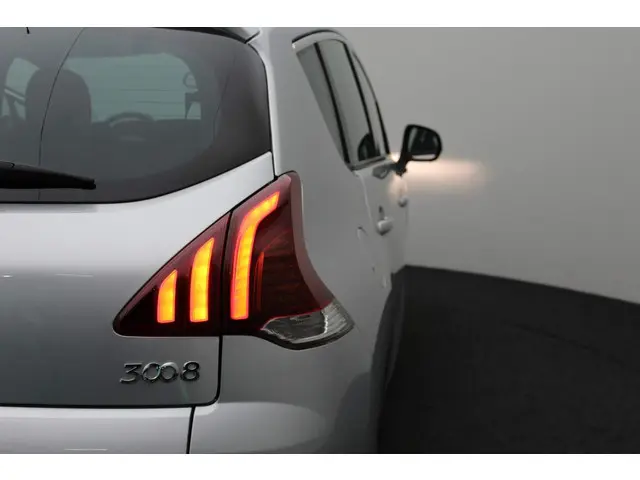 Peugeot 3008 1.2 PureTech Style 2016 Benzine 28