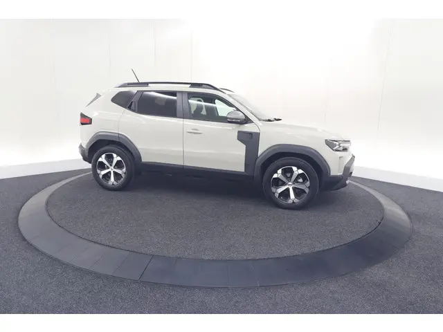 Dacia Duster 1.6 Hybrid 140 Journey 2025 Hybride Benzine 8