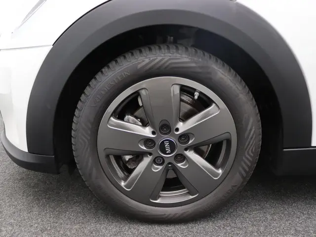 MINI 5-Deurs Cooper 2024 Benzine 8