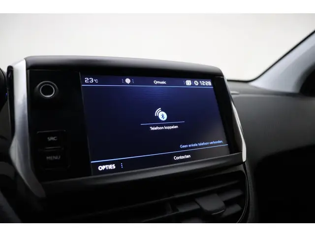 Peugeot 2008 1.2 PureTech Allure 2019 Benzine 27