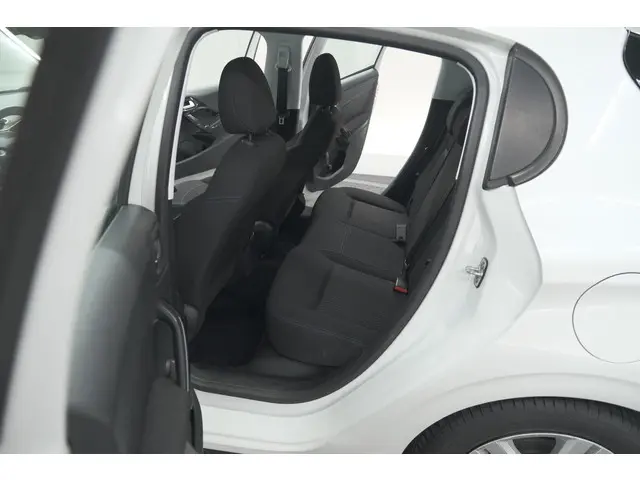 Peugeot 208 PureTech 82 Signature 2018 Benzine 26