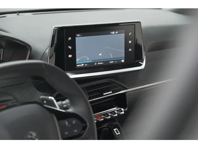 Peugeot 2008 PureTech 130 EAT8 Allure 2023 Benzine 56