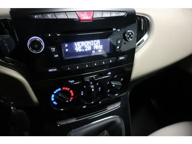 Lancia Ypsilon 1.2 Gold / LEUK MODEL ! ! ! 2014 Benzine 4