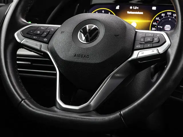 Volkswagen Golf 1.5 TSI 130pk Life 2020 Benzine 16